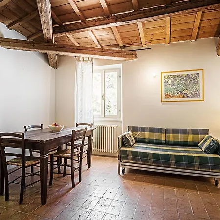 Casa Ezelina بيزارو